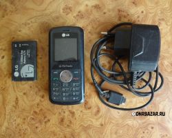 Мобильный телефон LG с FM-радио и зарядкой