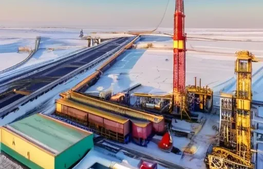 Арктический ландшафт Якутии с буровой площадкой, ТЭЦ и добычей алмазов в суровых условиях