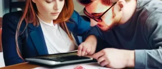 Семья с документами и графиками уровня безработицы за столом